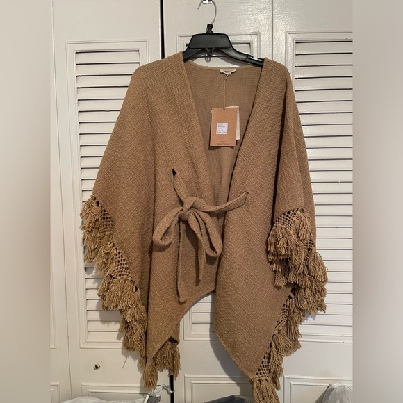 Shanty Corporation Amira Cape.
